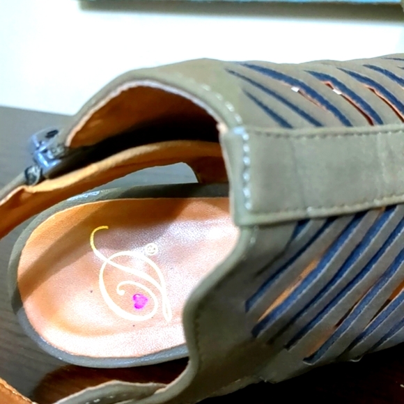 STRAP HEELS - Picture 4 of 4